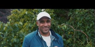 Paddy Power celebrates Leeds United promotion